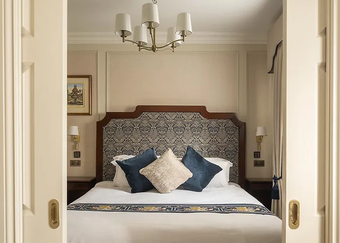 The Leonard Hotel